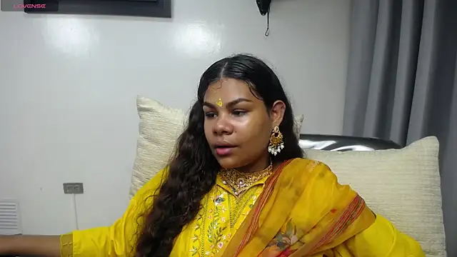 yaazhinii online show from 04-07-26, 11:56