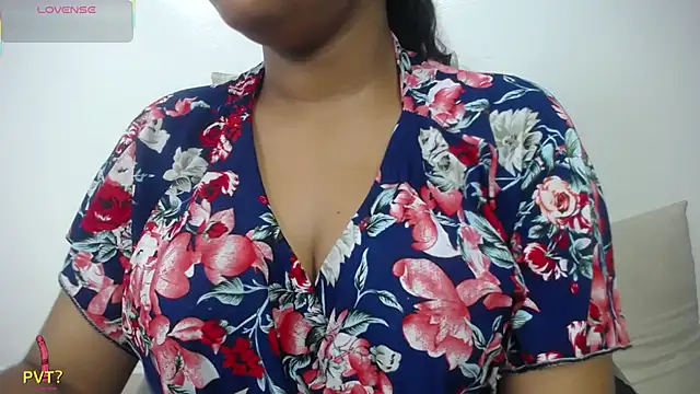 yaazhinii online show from 05-21-26, 11:51
