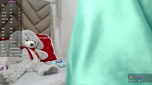 Snapshot of yaazhinii chatting on 02-25-26, 11:43 yaazhinii online show from 02-25-26, 11:43