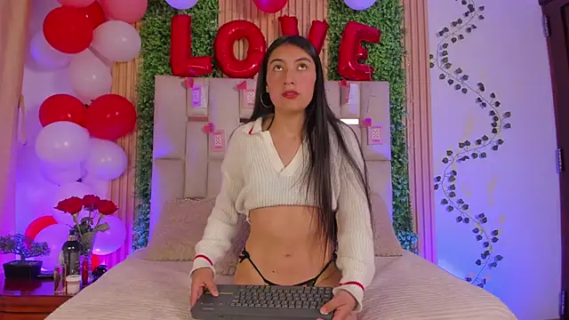 Snapshot of Emma_Nmm chatting on 02-16-26, 05:44 Emma Nmm online show from 02-16-26, 05:44