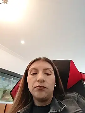 Snapshot of EloiseClairmont chatting on 02-12-26, 06:51 EloiseClairmont online show from 02-12-26, 06:51