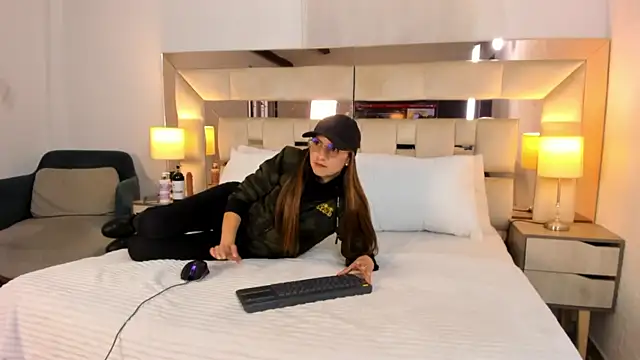 Snapshot of EloiseClairmont chatting on 02-28-26, 07:46 EloiseClairmont online show from 02-28-26, 07:46