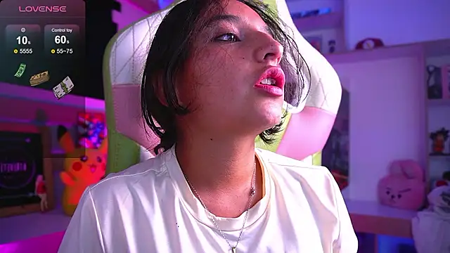 Snapshot of _emily_jonexs chatting on 02-25-26, 12:44 emily jonexs online show from 02-25-26, 12:44