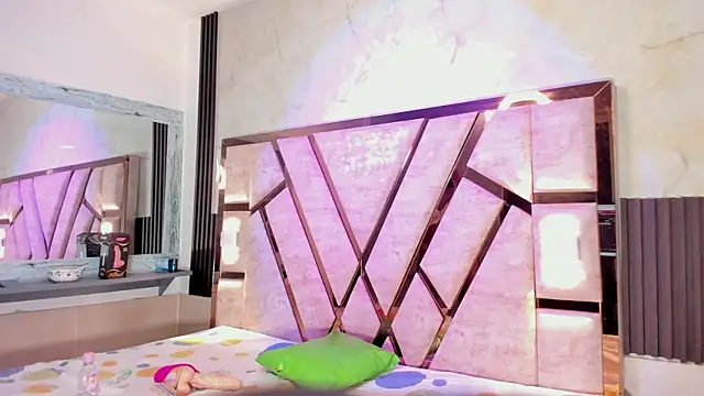 salem rosee online show from 04-18-26, 01:41