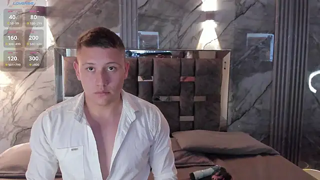 Snapshot of Manson_and_Zoe chatting on 02-07-26, 11:51 Manson and Zoe online show from 02-07-26, 11:51