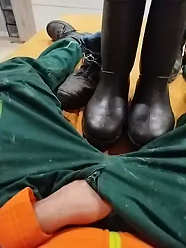 Snapshot of Ridergayboy chatting on 02-06-26, 07:26 Ridergayboy online show from 02-06-26, 07:26