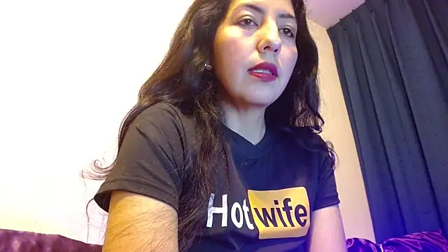 LunaLatinaa online show from 02-25-26, 06:30