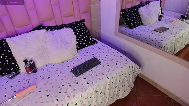 Snapshot of Naomi-Thompson chatting on 02-23-26, 05:02 Naomi-Thompson online show from 02-23-26, 05:02