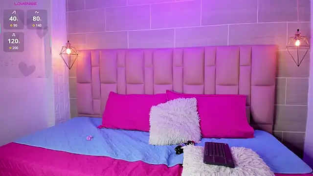 Snapshot of Naomi-Thompson chatting on 02-20-26, 08:22 Naomi-Thompson online show from 02-20-26, 08:22