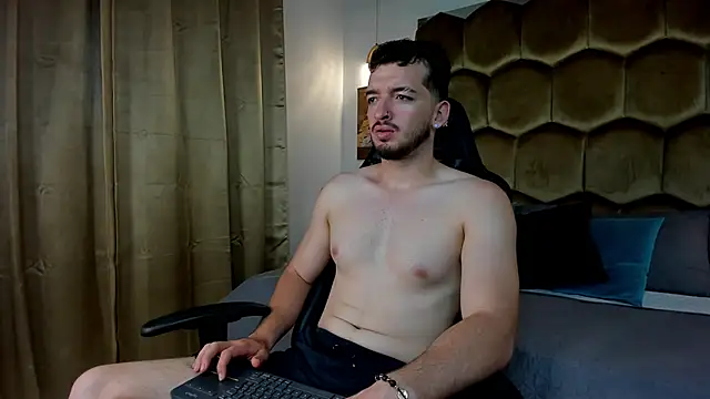 Logan Wolf-js online show from 04-05-26, 03:19