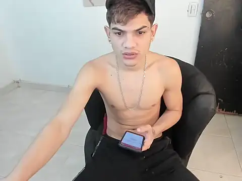 Jesshot bigcock20cm online show from 02-25-26, 03:51