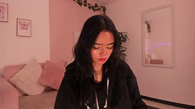 Snapshot of Mila_jenner chatting on 02-19-26, 01:19 Mila jenner online show from 02-19-26, 01:19