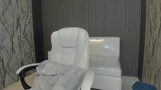 Snapshot of mady_musex chatting on 02-25-26, 03:18 mady musex online show from 02-25-26, 03:18