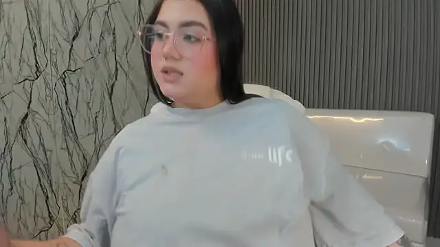 Snapshot of mady_musex chatting on 02-24-26, 03:18 mady musex online show from 02-24-26, 03:18