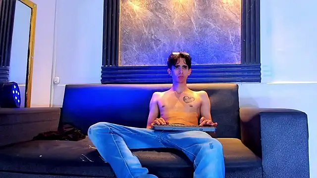 Snapshot of Wonka_1 chatting on 02-07-26, 04:31 Wonka 1 online show from 02-07-26, 04:31