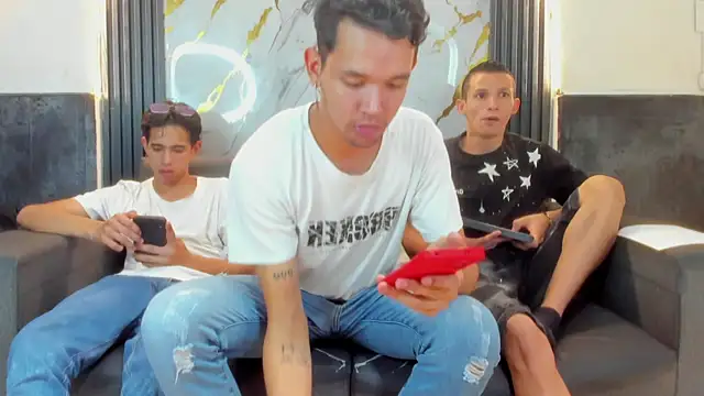 Snapshot of Wonka_1 chatting on 02-10-26, 04:11 Wonka 1 online show from 02-10-26, 04:11