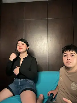 EmilyAndAndrew online show from 03-06-26, 03:45