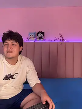 EmilyAndAndrew online show from 05-03-26, 04:28