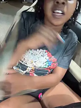 Snapshot of Ebony_Queeen chatting on 05-09-26, 03:21 Ebony Queeen online show from 05-09-26, 03:21
