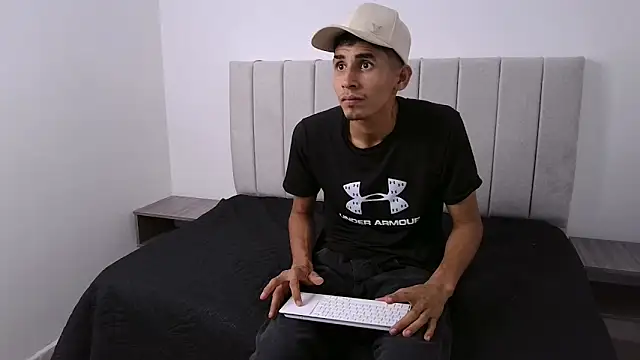 Snapshot of Fideo11Hot chatting on 02-08-26, 02:09 Fideo11Hot online show from 02-08-26, 02:09