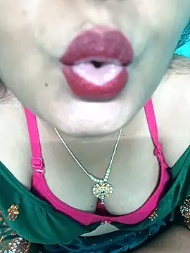 Snapshot of Tamilkannadacouple chatting on 03-02-26, 03:30 Tamilkannadacouple online show from 03-02-26, 03:30