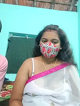 Snapshot of Tamilkannadacouple chatting on 02-14-26, 04:40 Tamilkannadacouple online show from 02-14-26, 04:40