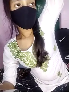 Naina-hott online show from 04-18-26, 07:07