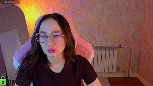 Snapshot of _Kiki_angel_ chatting on 02-21-26, 03:52 Kiki angel online show from 02-21-26, 03:52