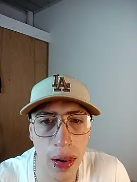 Snapshot of Emmanuel_Lust chatting on 02-20-26, 12:18 Emmanuel Lust online show from 02-20-26, 12:18