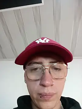 Snapshot of Emmanuel_Lust chatting on 02-21-26, 12:07 Emmanuel Lust online show from 02-21-26, 12:07