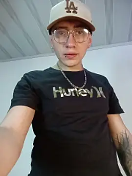 Snapshot of Emmanuel_Lust chatting on 02-18-26, 12:01 Emmanuel Lust online show from 02-18-26, 12:01