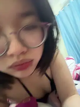 Snapshot of Alicia-a chatting on 03-04-26, 12:13 Alicia-a online show from 03-04-26, 12:13