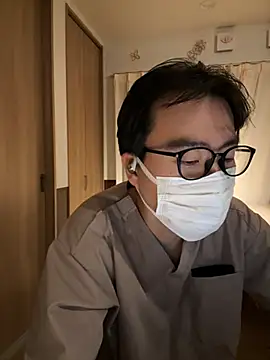 shizuku-kun211 online show from 06-01-26, 05:12