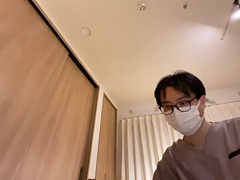 shizuku-kun211 online show from 04-15-26, 01:48