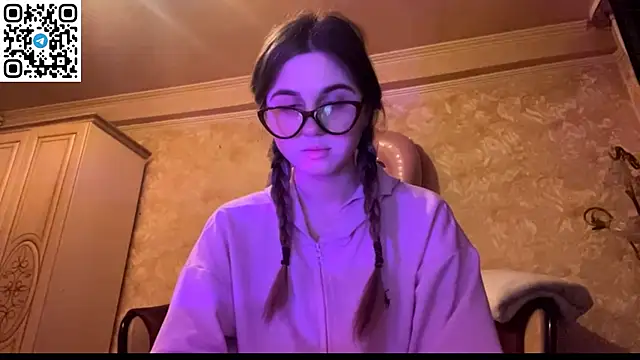 LovelySilk 63 online show from 04-12-26, 06:44