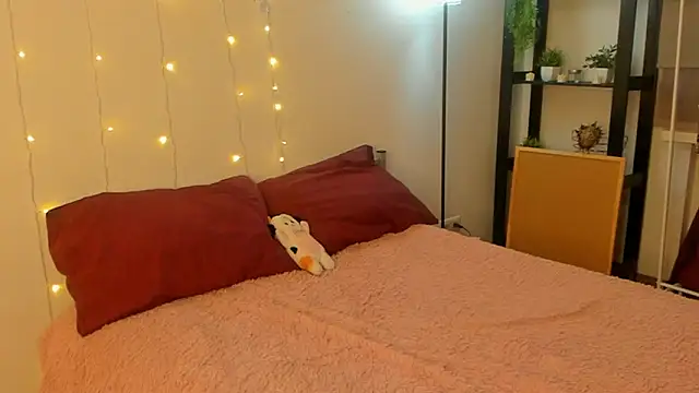 Snapshot of CalmFever chatting on 02-11-26, 02:39 CalmFever online show from 02-11-26, 02:39