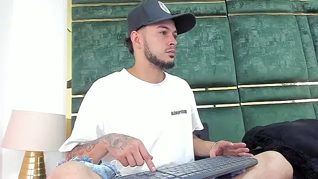 Snapshot of GaelyCoral chatting on 02-10-26, 12:26 GaelyCoral online show from 02-10-26, 12:26