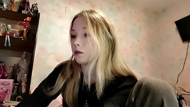 TiaBIanks online show from 04-09-26, 12:33