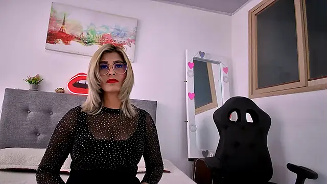 Snapshot of Sharlott_3 chatting on 02-06-26, 01:40 Sharlott 3 online show from 02-06-26, 01:40