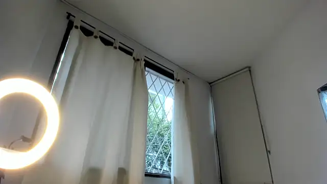 Snapshot of KimSantos chatting on 02-08-26, 09:56 KimSantos online show from 02-08-26, 09:56