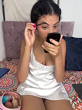 Snapshot of Britney__Latina chatting on 02-25-26, 01:39 Britney Latina online show from 02-25-26, 01:39