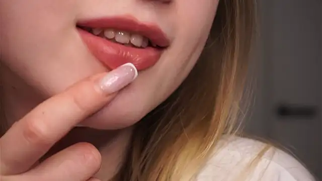 Snapshot of MiHabeck chatting on 02-12-26, 06:13 MiHabeck online show from 02-12-26, 06:13