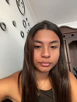 Snapshot of Romie_rous chatting on 05-05-26, 05:05 Romie rous online show from 05-05-26, 05:05