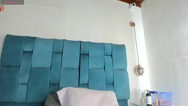 venezolana  caro online show from 05-19-26, 12:01