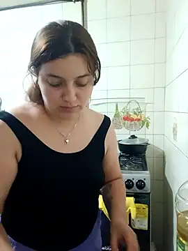 Snapshot of MajoArias chatting on 04-22-26, 01:01 MajoArias online show from 04-22-26, 01:01