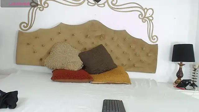 Snapshot of CloeCastillo chatting on 02-28-26, 04:01 CloeCastillo online show from 02-28-26, 04:01