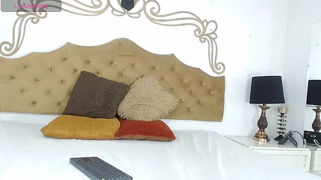 Snapshot of CloeCastillo chatting on 02-21-26, 09:33 CloeCastillo online show from 02-21-26, 09:33