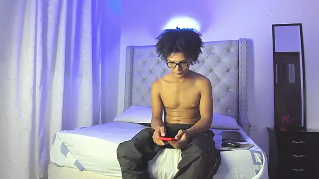 Snapshot of LatinoDark chatting on 02-15-26, 03:18 LatinoDark online show from 02-15-26, 03:18