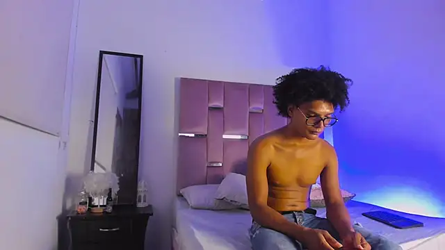 Snapshot of LatinoDark chatting on 02-27-26, 03:29 LatinoDark online show from 02-27-26, 03:29