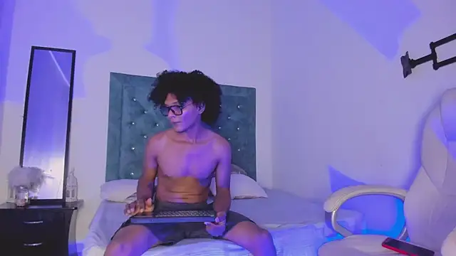 Snapshot of LatinoDark chatting on 03-03-26, 03:46 LatinoDark online show from 03-03-26, 03:46